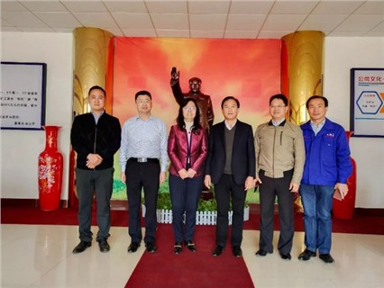 Zhu Wan, Deputy Director of the Hunan Provincial Department of Science and Technology, and his deleg
