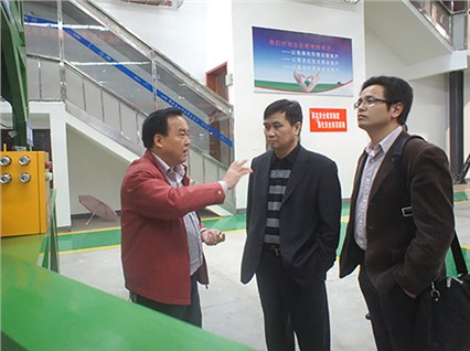 Mr. Chen Tongbao, Director of the National Safety Production Shanghai Mining Equipment Testing and I